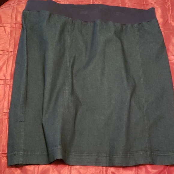 Knee length skirt - Picture 1 of 3
